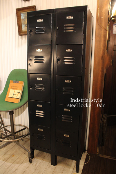 Antique Vintage Furniture At S アッツ インダストリアル スチールロッカー